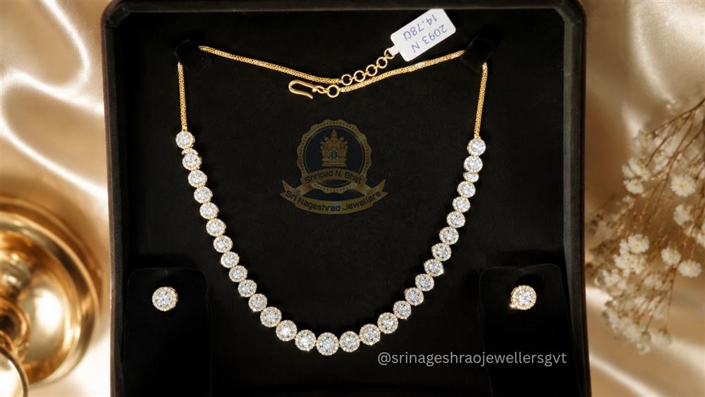 Gold jewellery collection