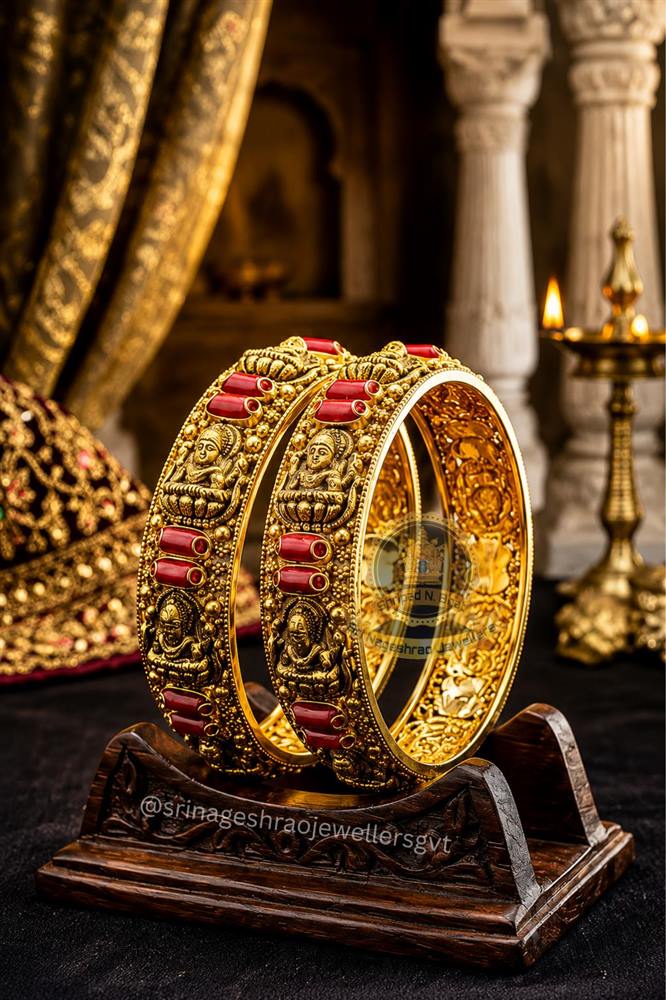 Gold jewellery collection